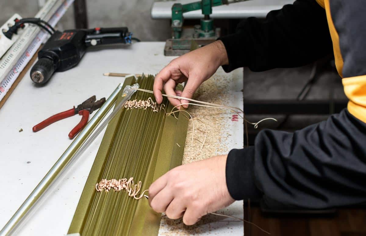Jalousie ohne Bohren in Handarbeit erhältlich bei DerSonnenschutz kaufen - Jalousien ohne Bohren vom Experten.