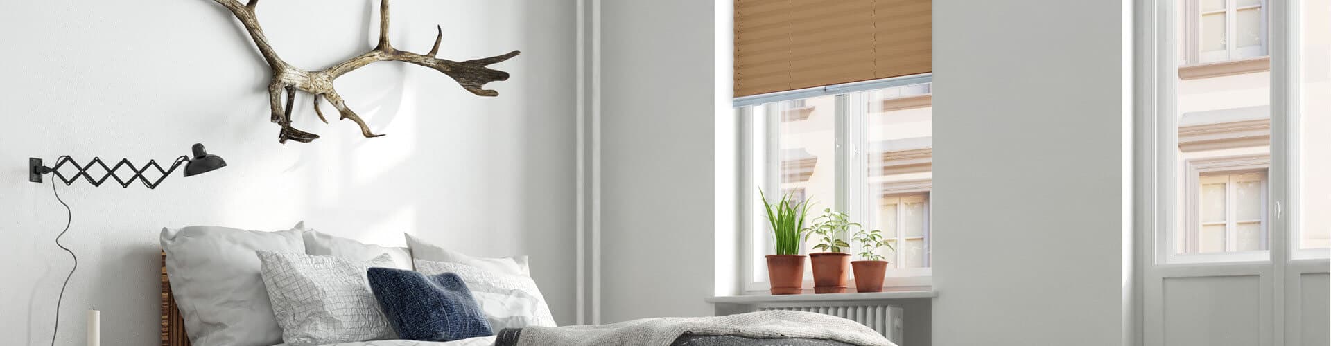 Verdunkelung für Fenster – Schlafzimmer mit verdunkelndem Plissee