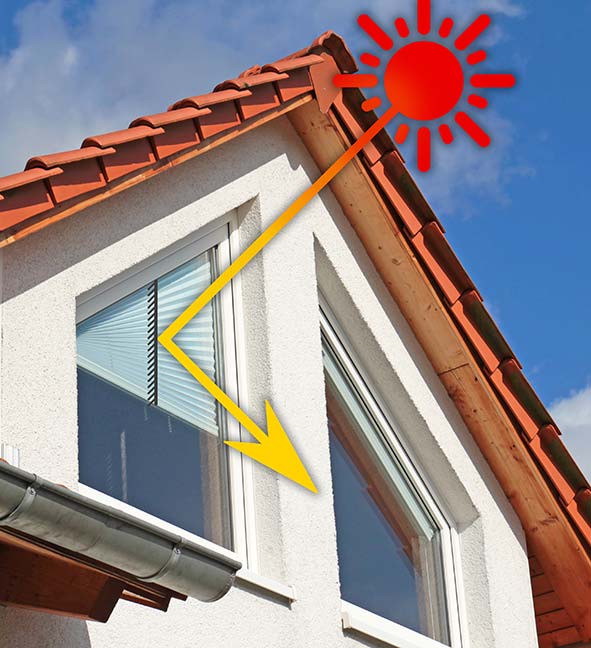 Thermoplissee nach Maß am Fenster – heller reflektierender Stoff als Sonnen- und Hitzeschutz