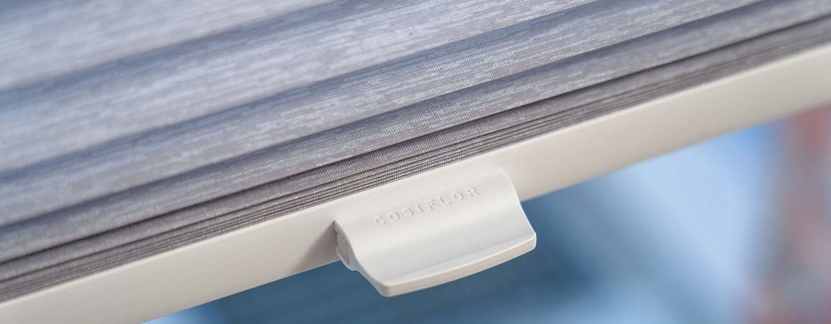 Komfortable Griffbedienung – wie beim Dachfenster-Plissee