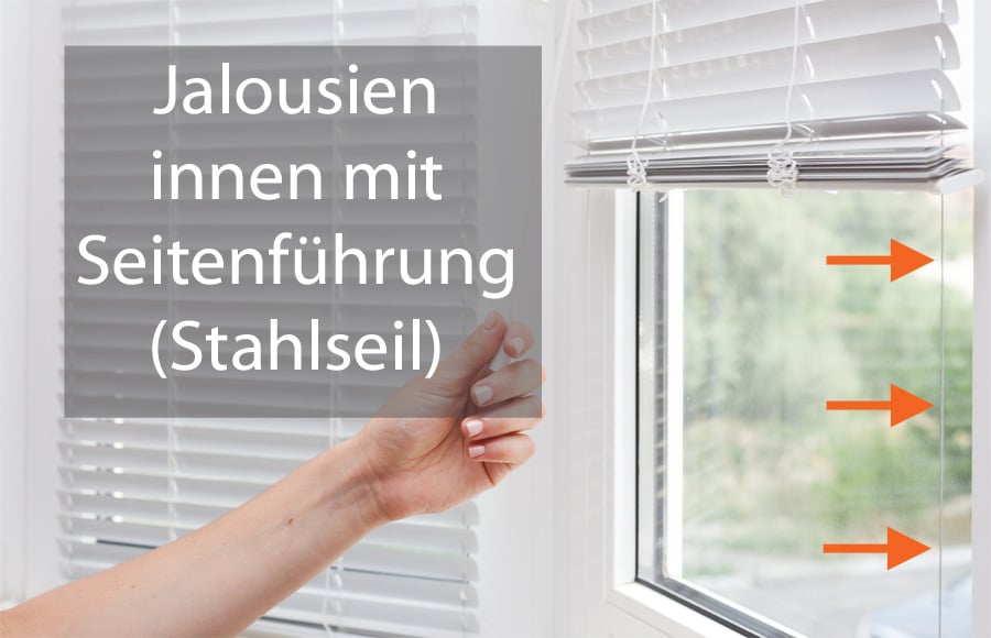 Jalousien mit Pendelsicherung als Seitenführung am Fenster innen.