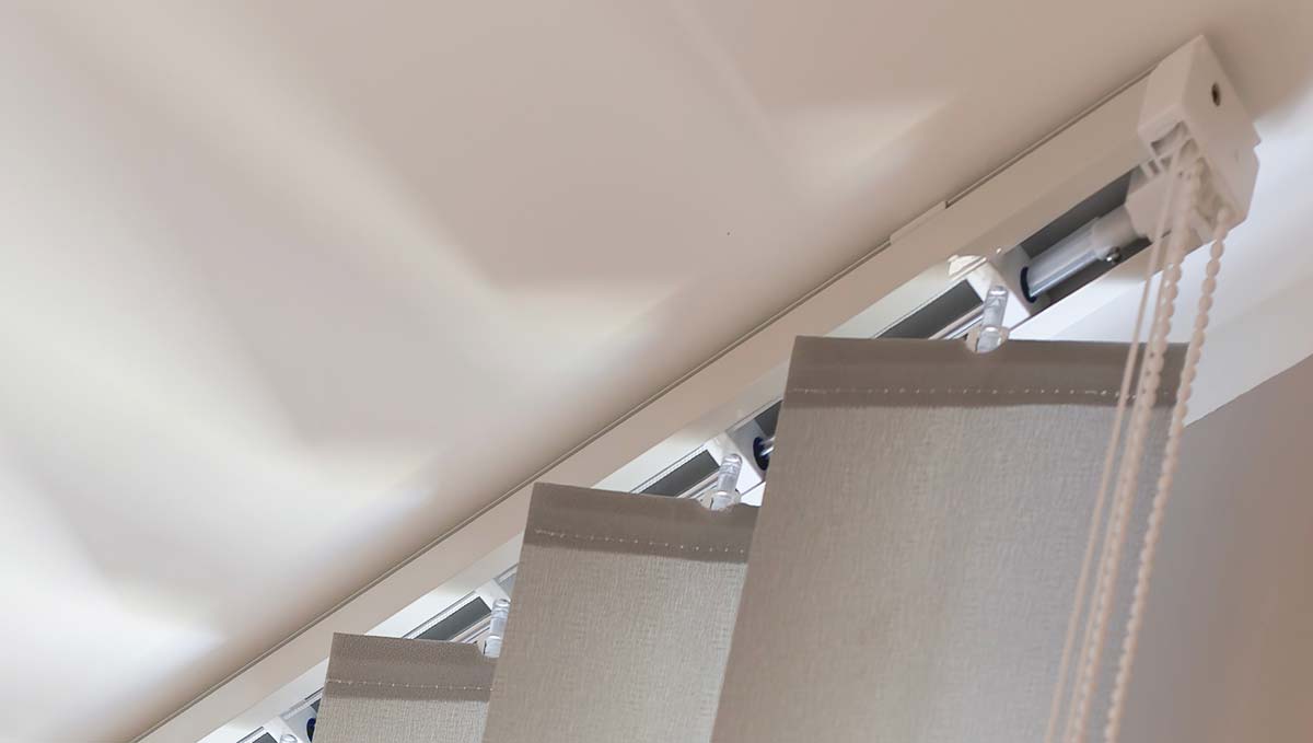 Präzise Oberschiene einer Vertikalanlage